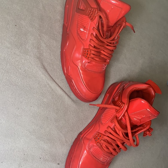 Red' colorway features the Jordan 4 classic model with  leather patent finish. - Picture 3 of 5